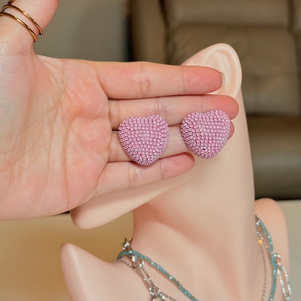 ⚜️ Pink Heart Stud Earrings - Picture 12 of 15